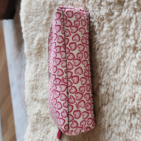 Adorable Coach Heart Leather Cosmetics Bag ❤️💄🩷 - Picture 6 of 15